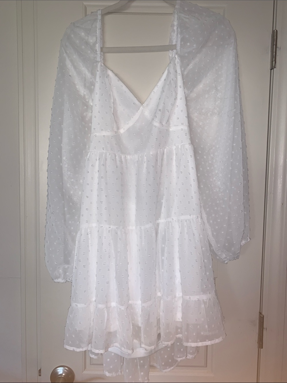 NWT Lulu’s White Flowy Mini Dress